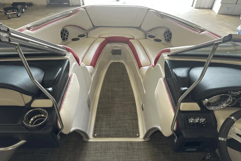 Slide: The Image of Crownline Boats 225 SS 2019 - 5