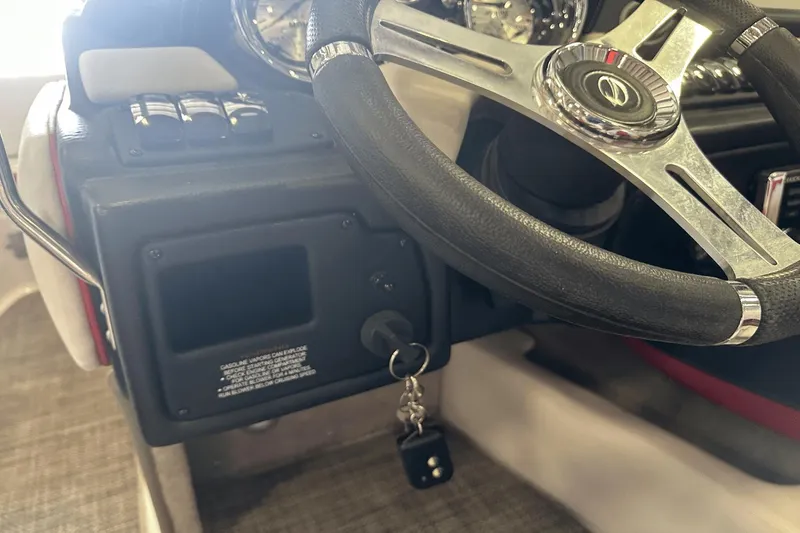 Slide: The Image of Crownline Boats 225 SS 2019 - 8