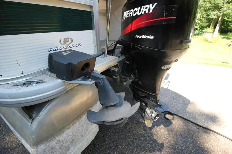 Slide: The Image of 2002 Princecraft Versailles 22 SS boat with Mercury FourStroke outboard motor. - 23
