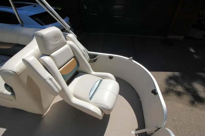 Slide: The Image of 2002 Princecraft Versailles 22 SS boat seat, white upholstery, outdoor setting. - 7