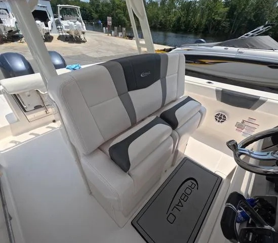 Slide: The Image of Robalo r272 2021 - 25