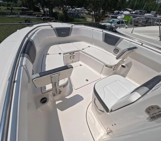 Slide: The Image of Robalo r272 2021 - 32