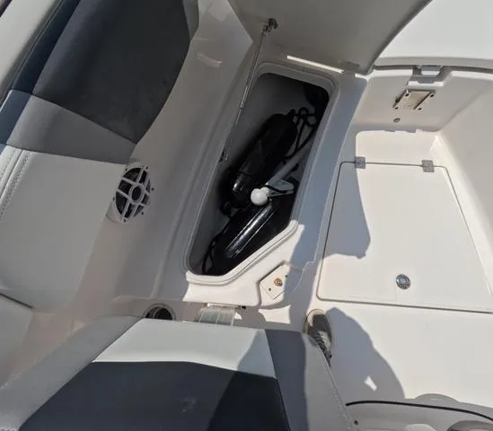 Slide: The Image of Robalo r272 2021 - 33