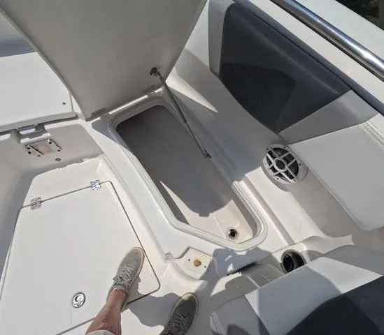 Slide: The Image of Robalo r272 2021 - 34