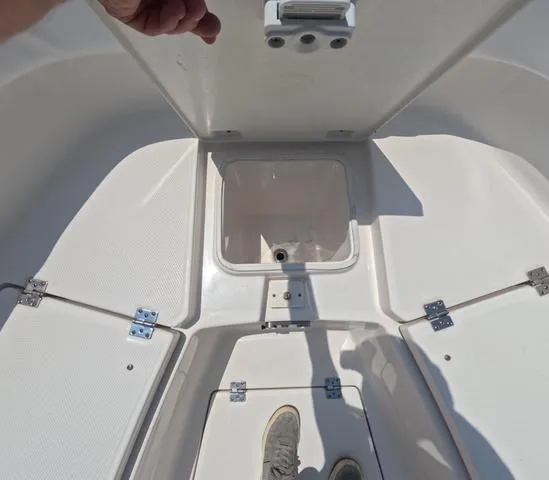 Slide: The Image of Robalo r272 2021 - 35