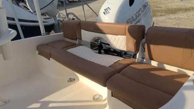 Slide: The Image of Pioneer Islander 180 2023 - 8