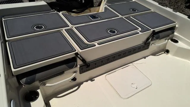 Slide: The Image of Skeeter SX230 2018 - 8