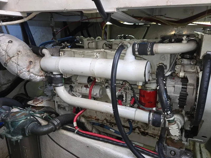 Slide: The Image of Engine compartment of a 1997 Bayliner 4087 Aft Cabin Motoryacht. - 39