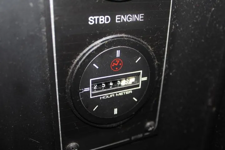 Slide: The Image of Hour meter on 1997 Bayliner 4087 Aft Cabin Motoryacht, showing engine hours. - 44