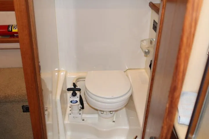 Slide: The Image of Bayliner 4087 Aft Cabin Motoryacht 1997 - 61