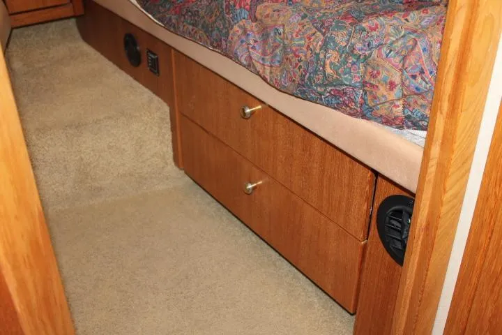 Slide: The Image of Bayliner 4087 Aft Cabin Motoryacht 1997 - 68