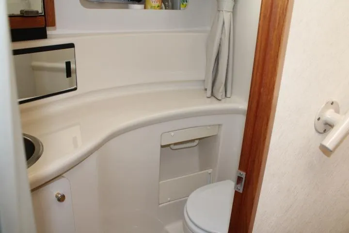 Slide: The Image of Bayliner 4087 Aft Cabin Motoryacht 1997 - 72