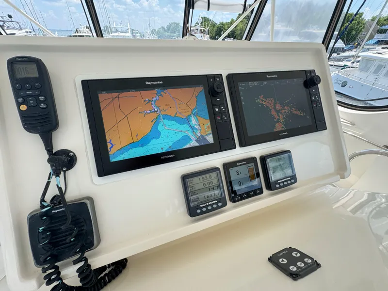 Slide: The Image of Silverton 48 Convertible 2004 - 10