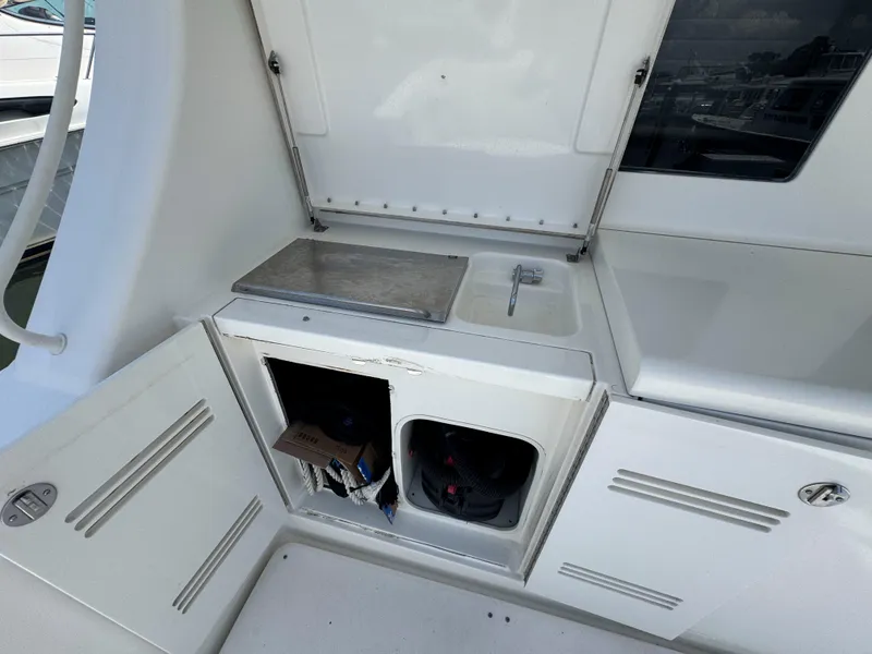 Slide: The Image of Silverton 48 Convertible 2004 - 14