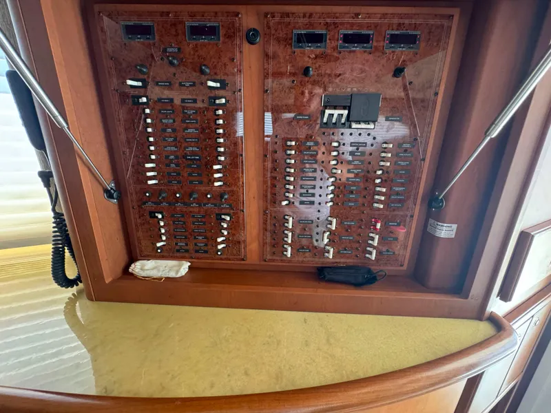 Slide: The Image of Silverton 48 Convertible 2004 - 18