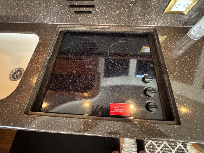 Slide: The Image of Silverton 48 Convertible 2004 - 24