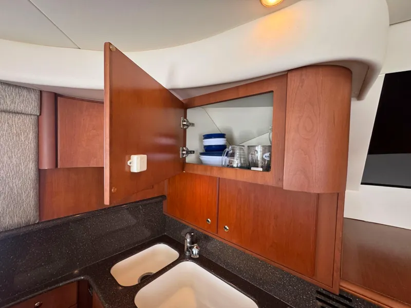 Slide: The Image of Silverton 48 Convertible 2004 - 26