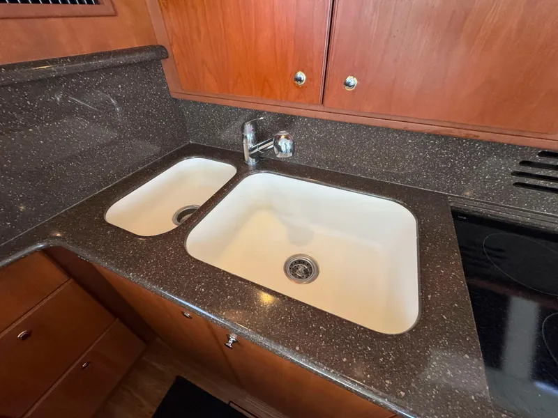 Slide: The Image of Silverton 48 Convertible 2004 - 27