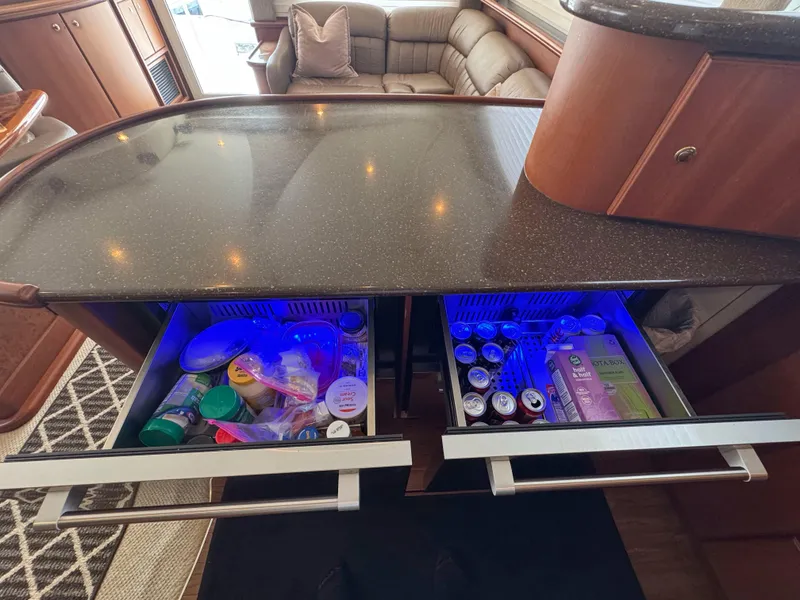 Slide: The Image of Silverton 48 Convertible 2004 - 28