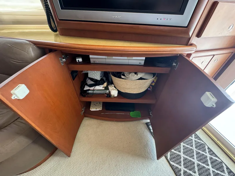 Slide: The Image of Silverton 48 Convertible 2004 - 30