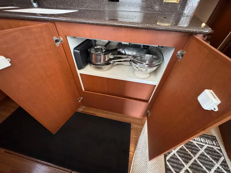 Slide: The Image of Silverton 48 Convertible 2004 - 34