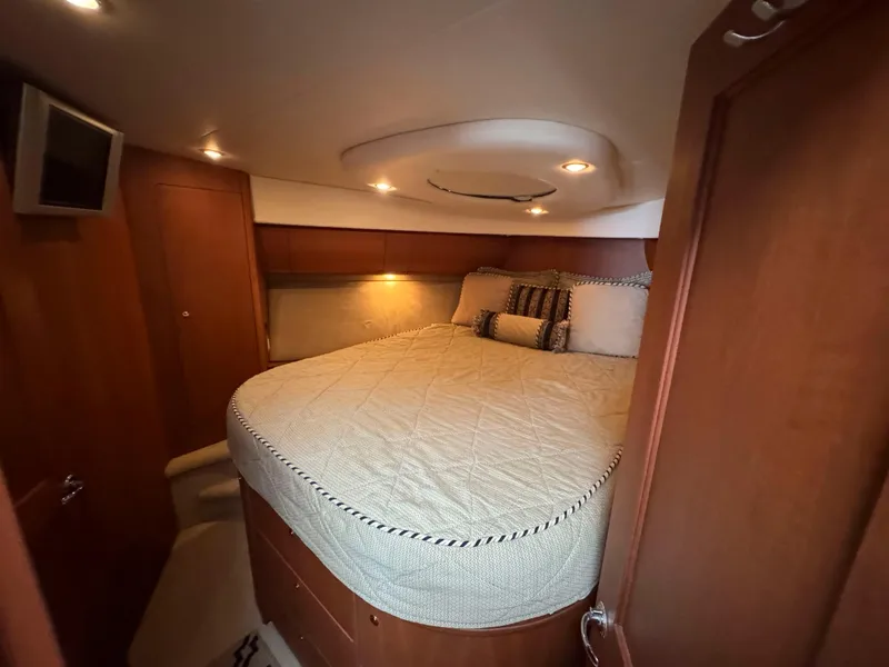 Slide: The Image of Silverton 48 Convertible 2004 - 40