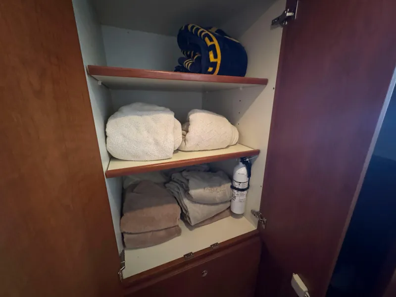 Slide: The Image of Silverton 48 Convertible 2004 - 44