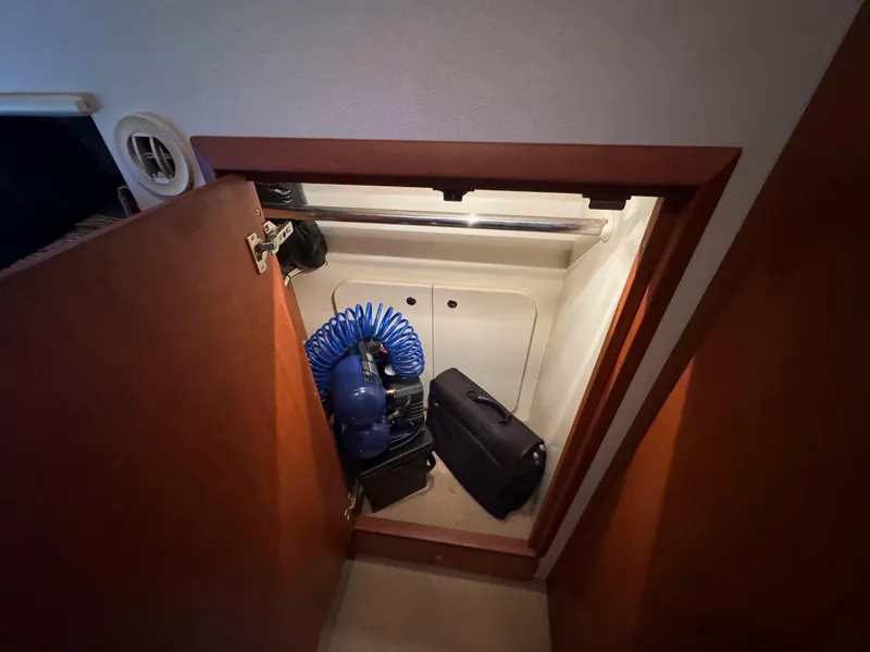 Slide: The Image of Silverton 48 Convertible 2004 - 46