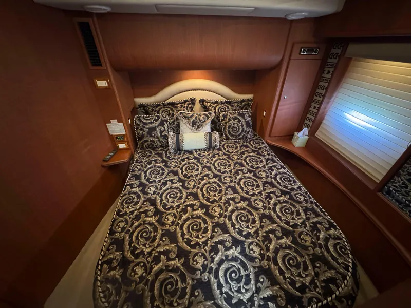 Slide: The Image of Silverton 48 Convertible 2004 - 49