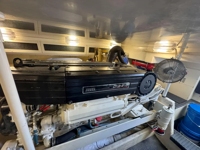 Slide: The Image of Silverton 48 Convertible 2004 - 53