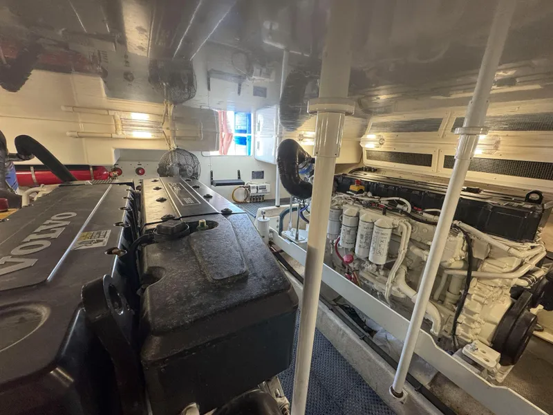 Slide: The Image of Silverton 48 Convertible 2004 - 54