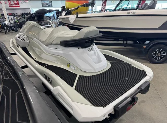 Slide: The Image of Yamaha VXCRUISRHO 2025 - 3