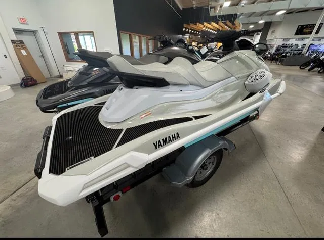 Slide: The Image of Yamaha VXCRUISRHO 2025 - 4