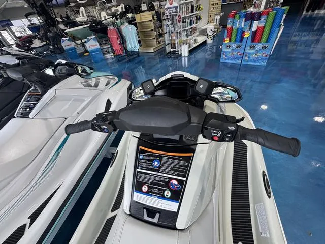 Slide: The Image of Yamaha VX Cruiser HO 2025 - 5