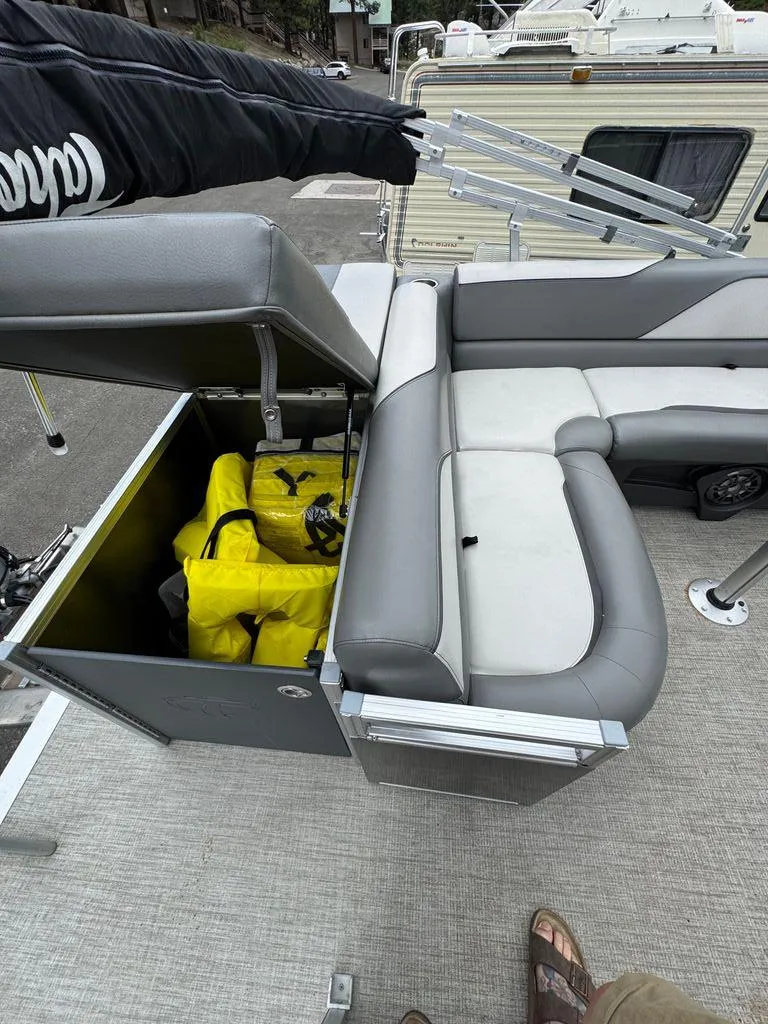 Slide: The Image of Tahoe Sport CR 2180 2023 - 10