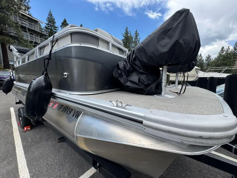 Slide: The Image of Tahoe Sport CR 2180 2023 - 13