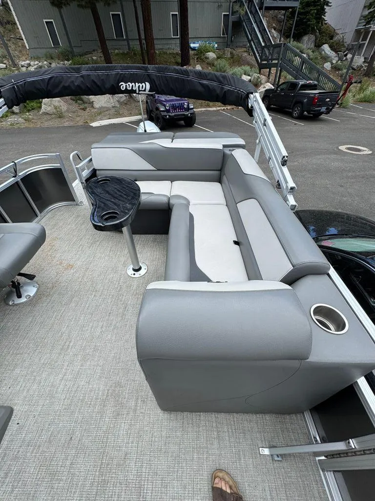 Slide: The Image of Tahoe Sport CR 2180 2023 - 2