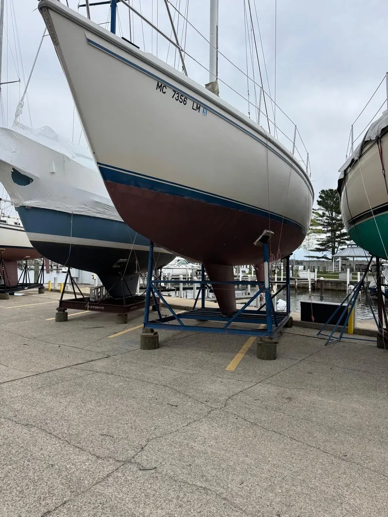 Slide: The Image of Catalina C-36 Sloop 1984 - 4