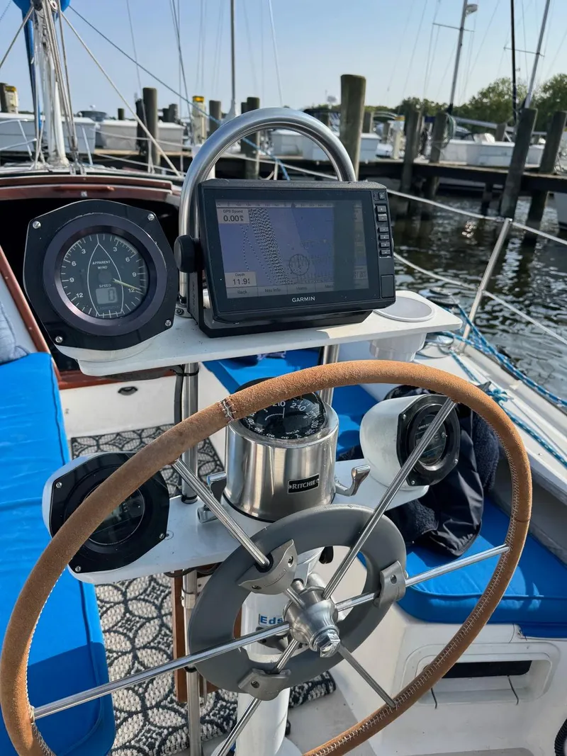 Slide: The Image of Catalina C-36 Sloop 1984 - 6