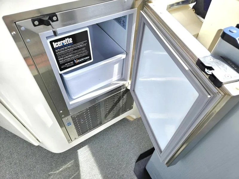 Slide: The Image of Silverton 43 Motor Yacht 2004 - 18