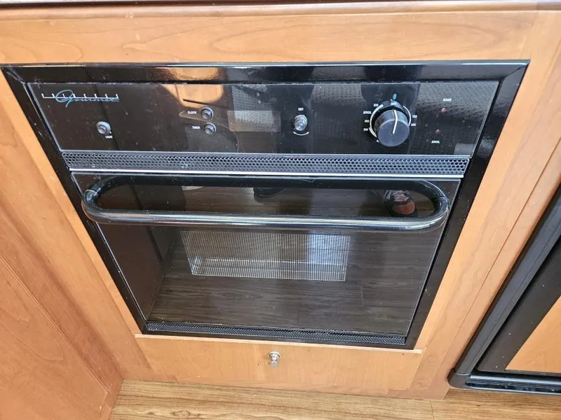 Slide: The Image of Silverton 43 Motor Yacht 2004 - 38