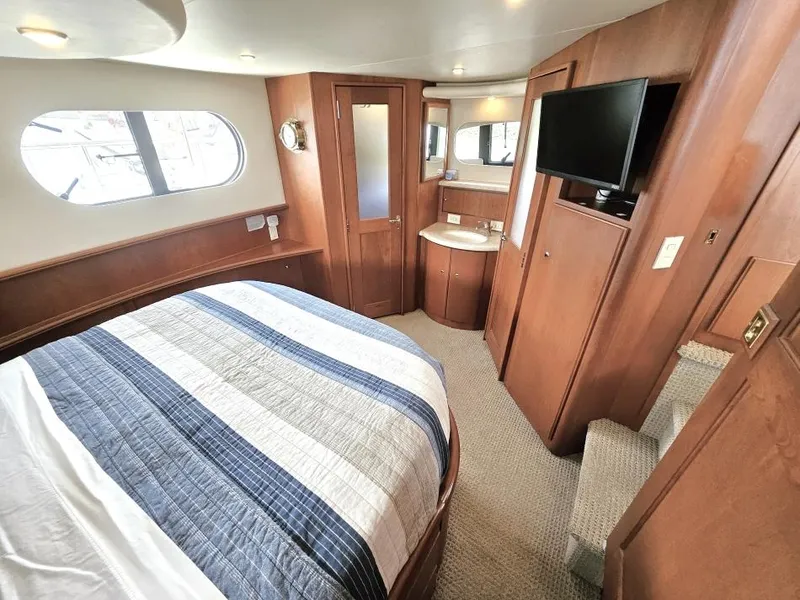 Slide: The Image of Silverton 43 Motor Yacht 2004 - 53