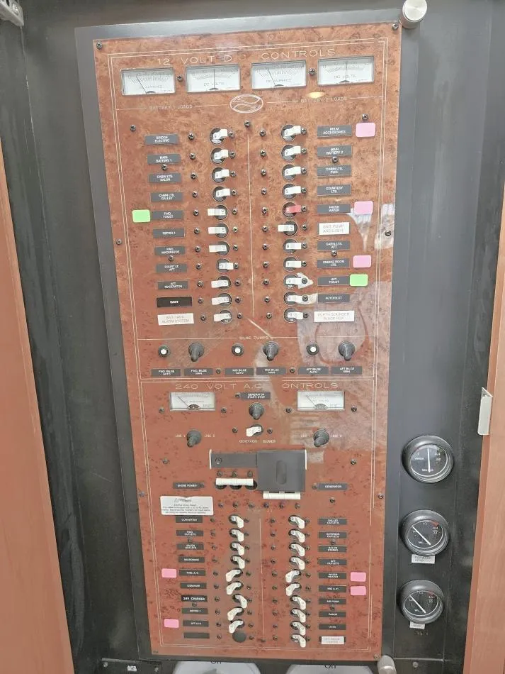 Slide: The Image of Silverton 43 Motor Yacht 2004 - 67