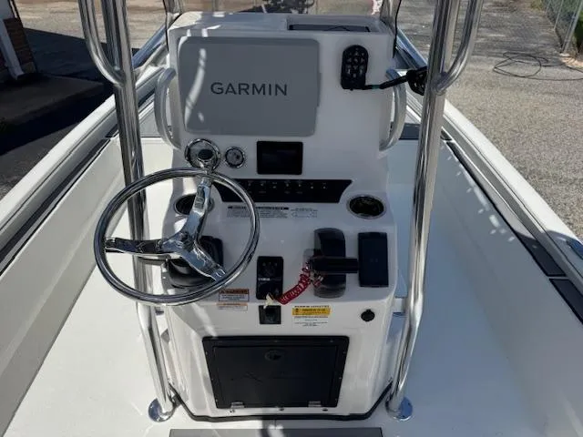 Slide: The Image of Center console of 2025 Avid 23 Mag boat with Garmin navigation system. - 7