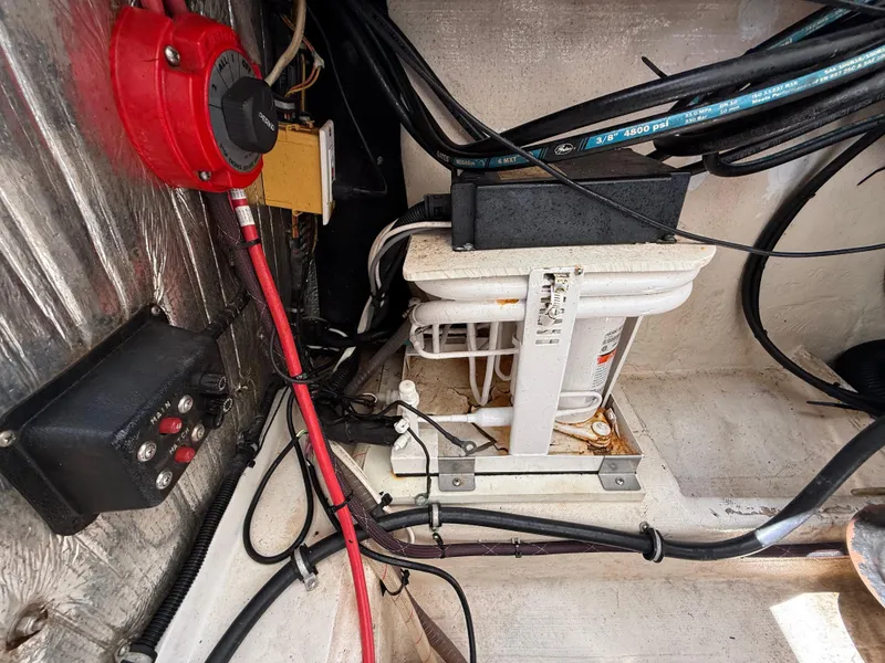 Slide: The Image of Wellcraft Scarab 38 KV 1988 - 66