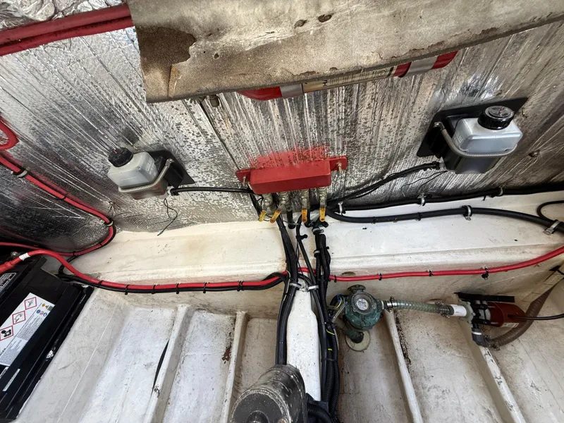 Slide: The Image of Wellcraft Scarab 38 KV 1988 - 68