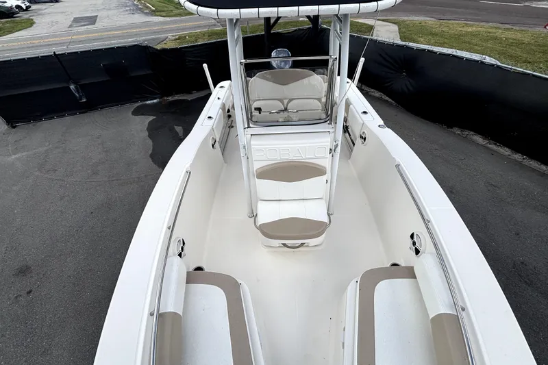 Slide: The Image of 2017 Robalo R200 Center Console boat with seating and console view. - 27