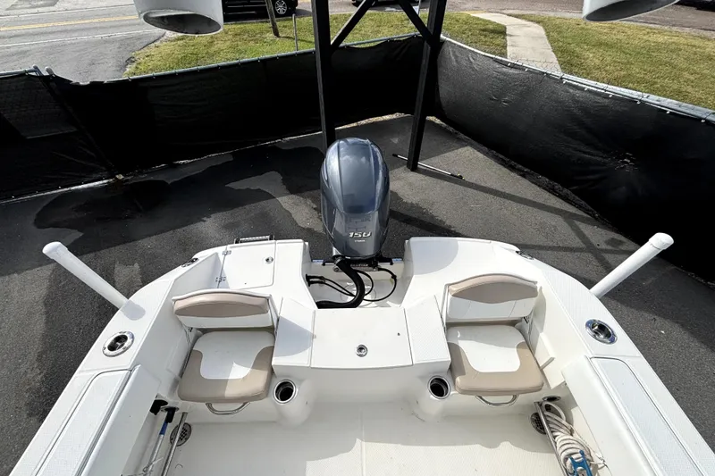 Slide: The Image of 2017 Robalo R200 Center Console boat with Yamaha 150 engine, rear seating view. - 37