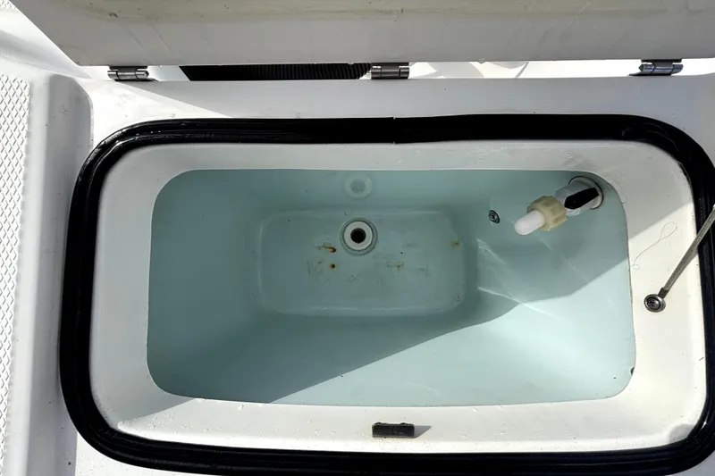 Slide: The Image of Livewell in 2017 Robalo R200 Center Console boat, filled with water. - 39
