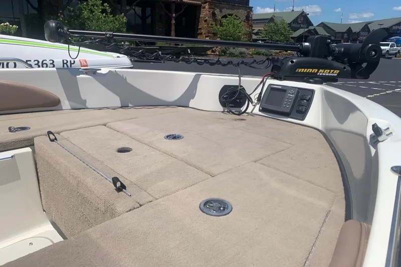 Slide: The Image of 2008 Ranger 1850VS boat deck with Minn Kota trolling motor and control panel. - 6